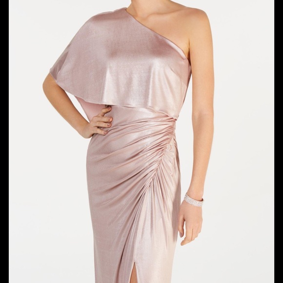 Adrianna Papell Dresses & Skirts - 🆕 Adrianna Papell Metallic Dusted Petal Gown